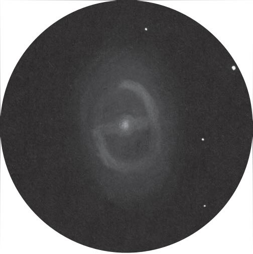A M95, conforme surge no telescópio de 400 mm,
em condições de céu campestre. Uwe Glahn 