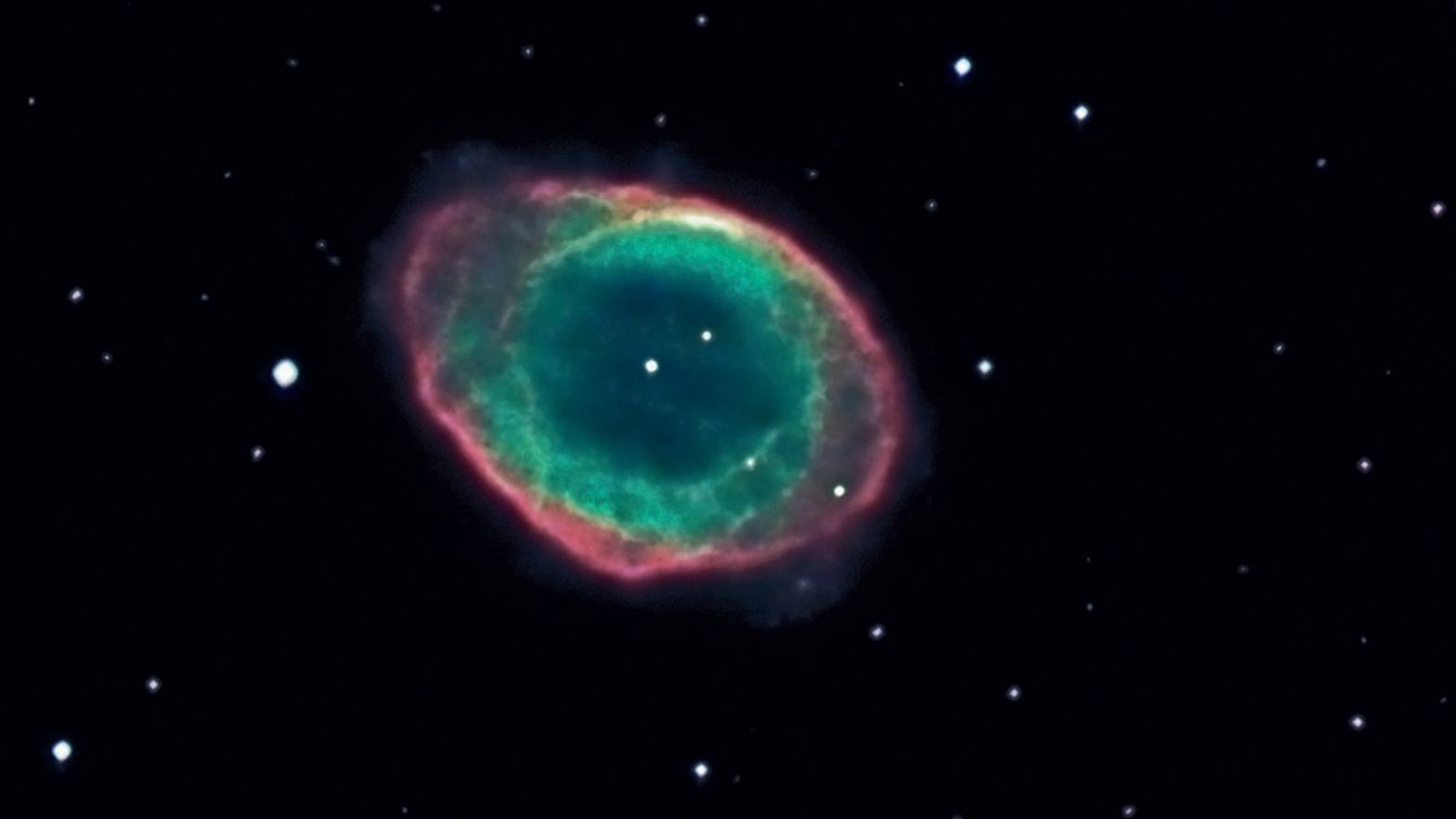 A Nebulosa do Anel na constelação Lyra. Sebastian Voltmer / CCD Guide 