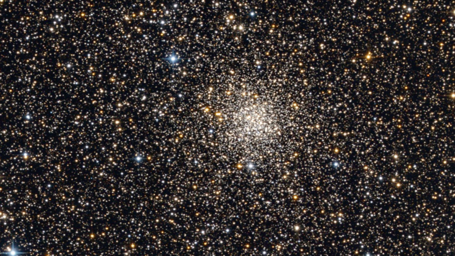 O enxame globular Messier 71 capturado com um telescópio newtoniano de 12 polegadas. Bernhard Hubl / CCD Guide 