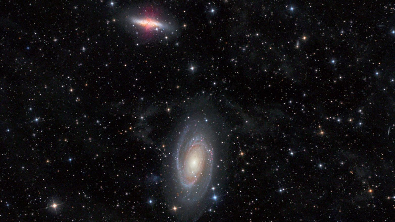 As galáxias M81 e M82 na constelação Ursa Maior, registadas com um telescópio newtoniano de 4,5 polegadas a 440 mm de distância focal. Michael Deger / CCD Guide 