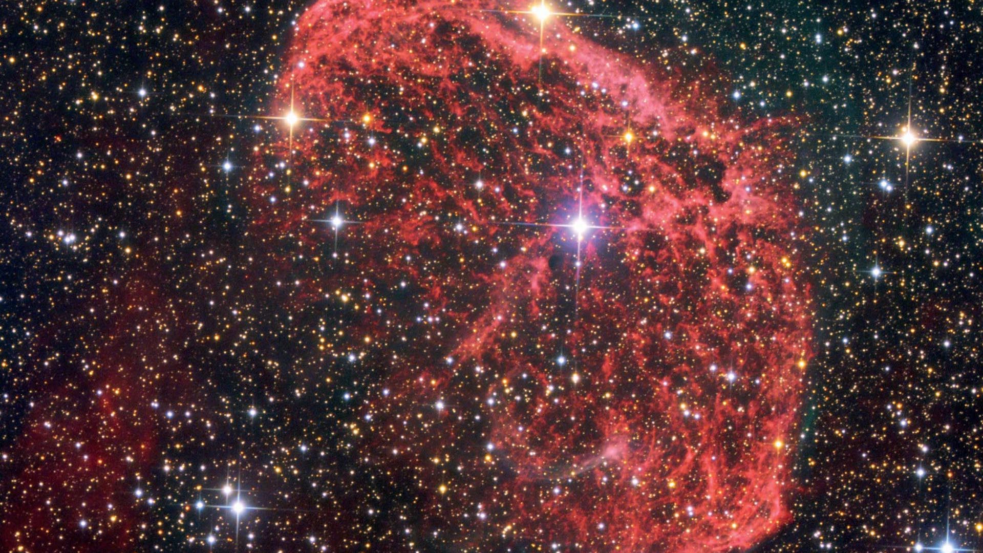 Em fotografias de longa exposição é visível a estrutura fina, em forma de filamento de NGC 6888. Jochen Borgert 