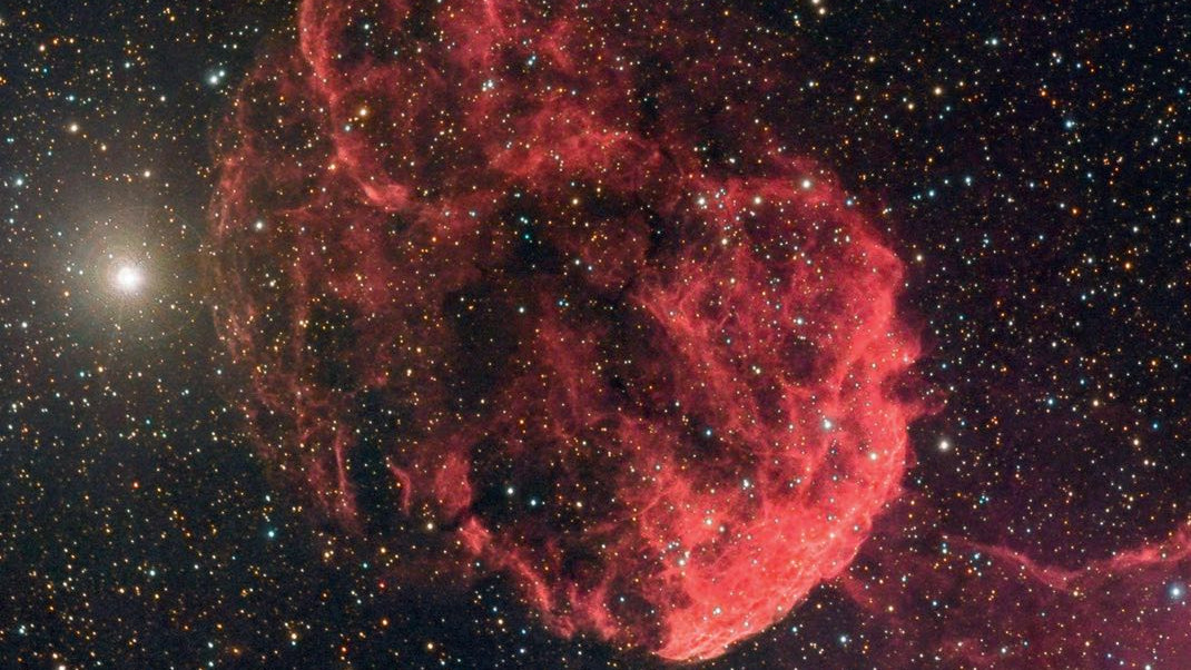 IC 443 é um remanescente visualmente observável de uma supernova. Rudolf Dobesberger 