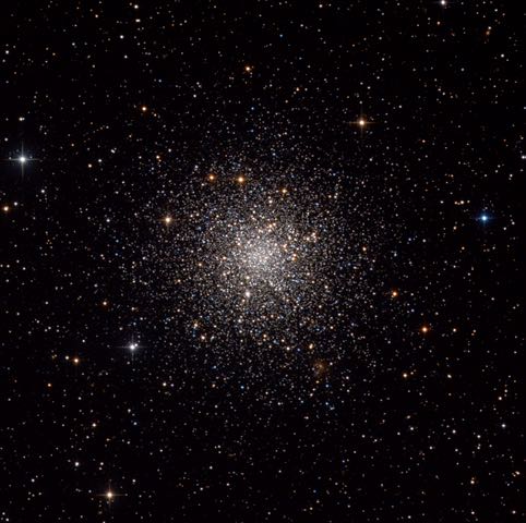 O enxame globular M 12 não está longe de M 10, no céu. Bernhard Hubl / CCD Guide 