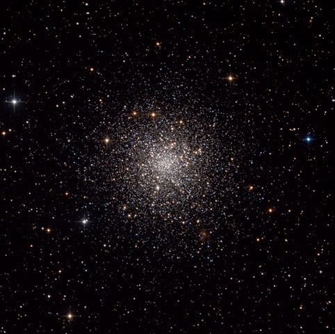O enxame globular M 12 não está longe de M 10, no céu. Bernhard Hubl / CCD Guide