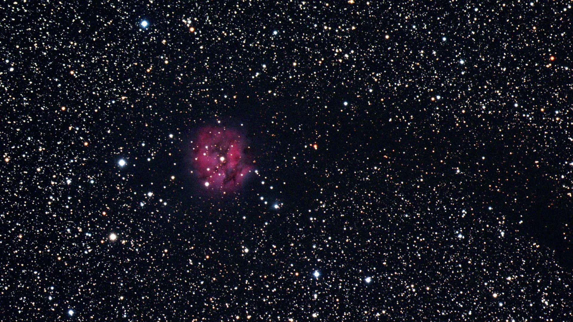 Imagem da Nebulosa Cocoon (IC5146) na constelação Cisne e a sua formação: a vista é uma combinação das várias imagens de conjunto nos canais de cores, criando uma imagem a cores. U. Dittler