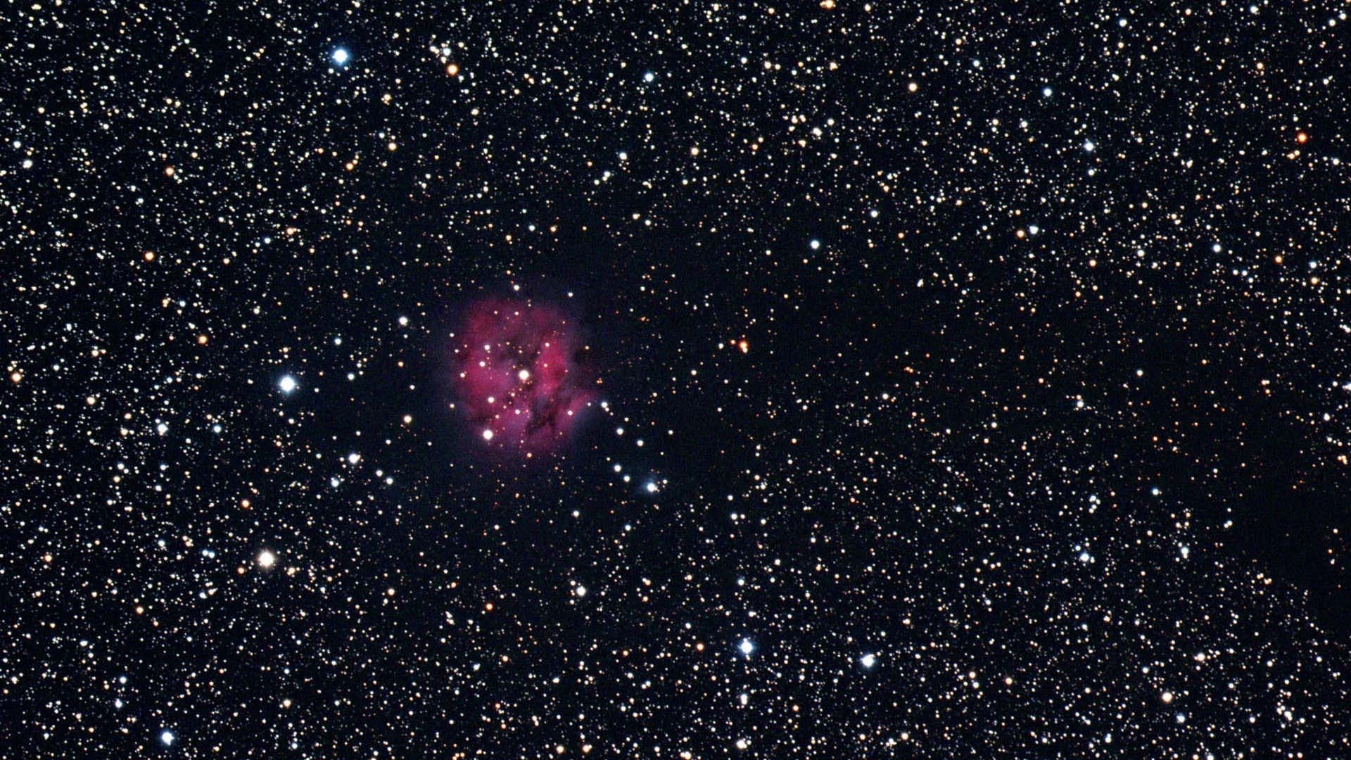 Imagem da Nebulosa Cocoon (IC5146) na constelação Cisne e a sua formação: a vista é uma combinação das várias imagens de conjunto nos canais de cores, criando uma imagem a cores. U. Dittler