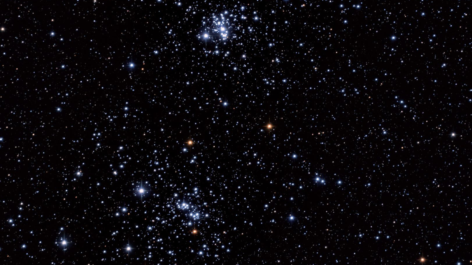 O aglomerado estelar binário h e χ Persei ou NGC 869/884 culmina num grande objeto binocular devido à sua expansão. Marcus Degenkolbe 