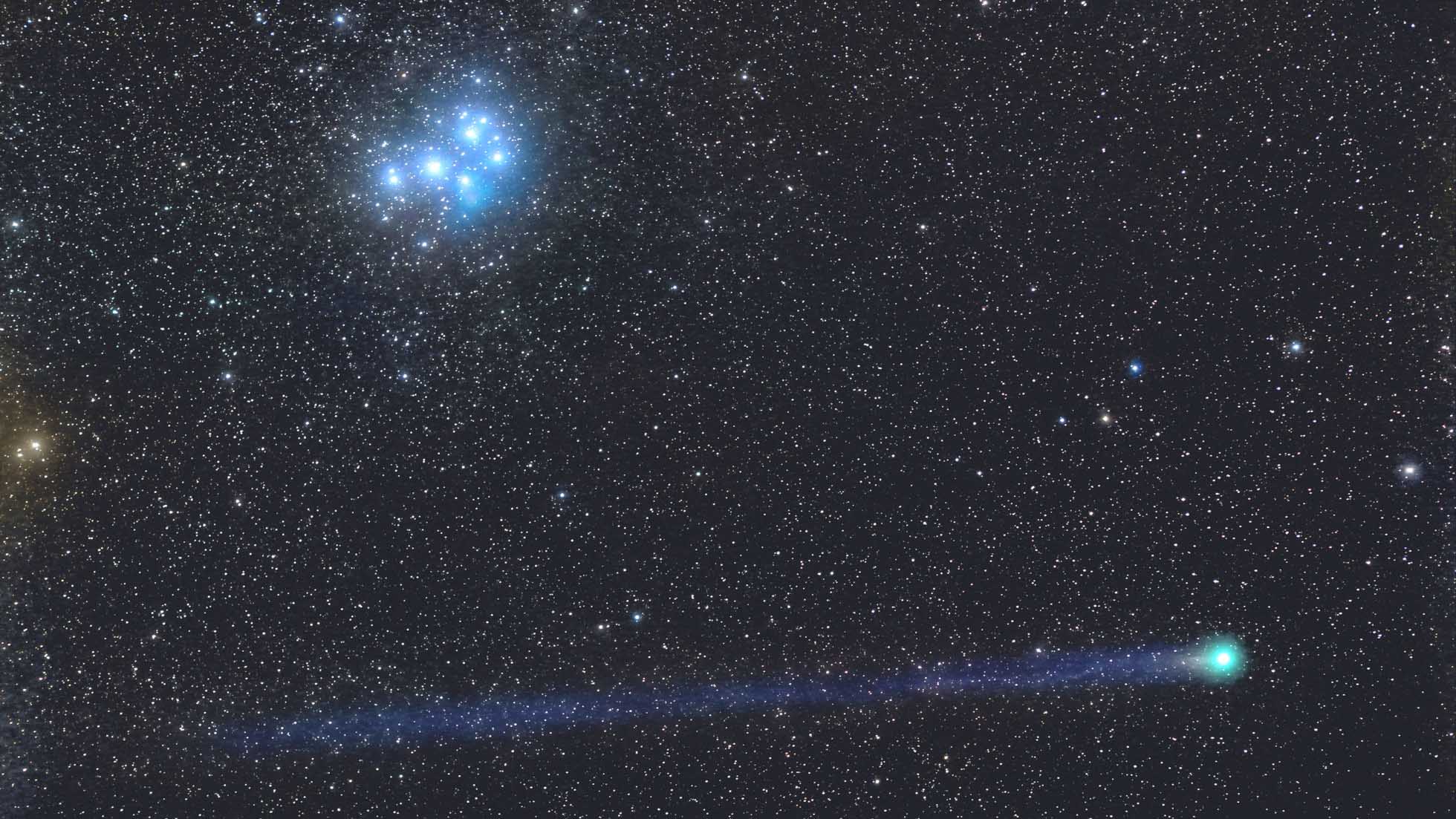 Plêiades e cometa Lovejoy. Fotografia de Cristian Fattinnanzi