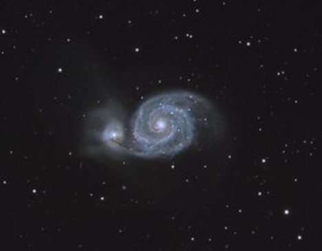 M 51 (fotografia de Mike Behnke, Sternwarte Gelenau, Saxónia)