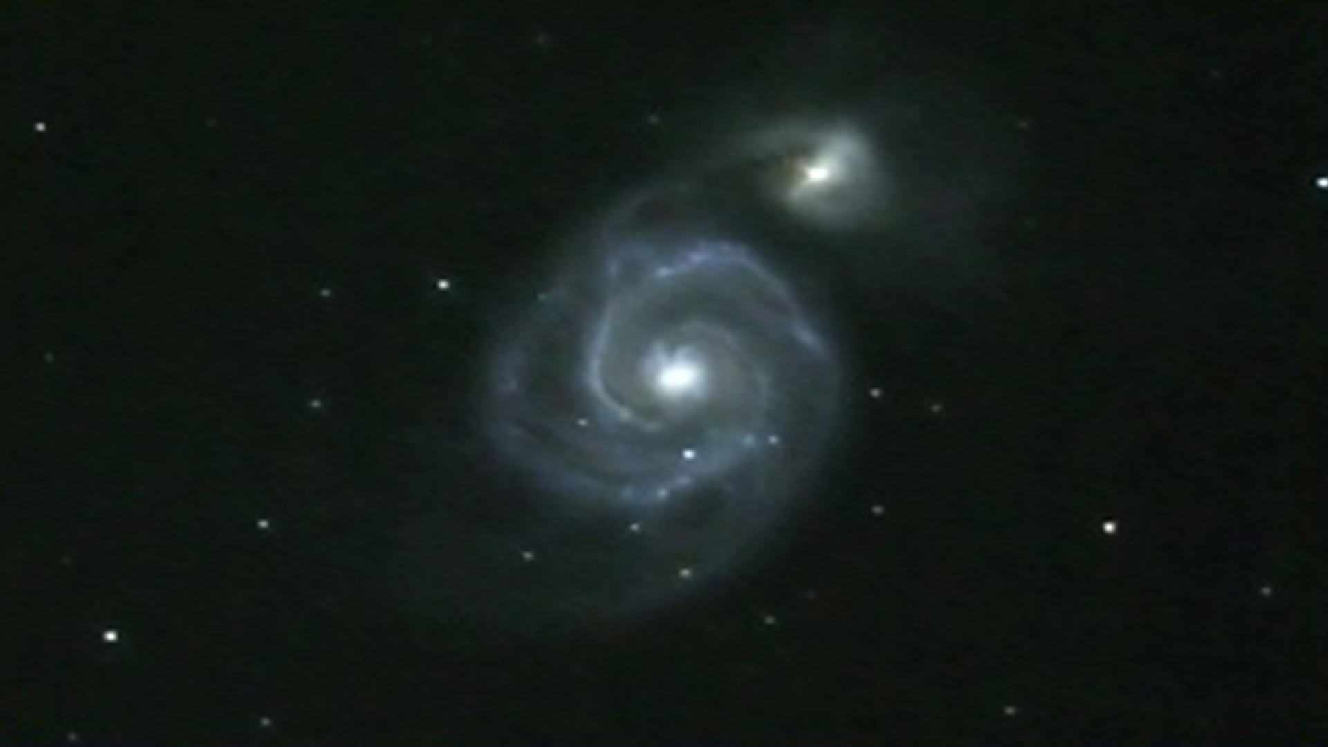 No turbilhão cósmico: a Galáxia do Redemoinho M51