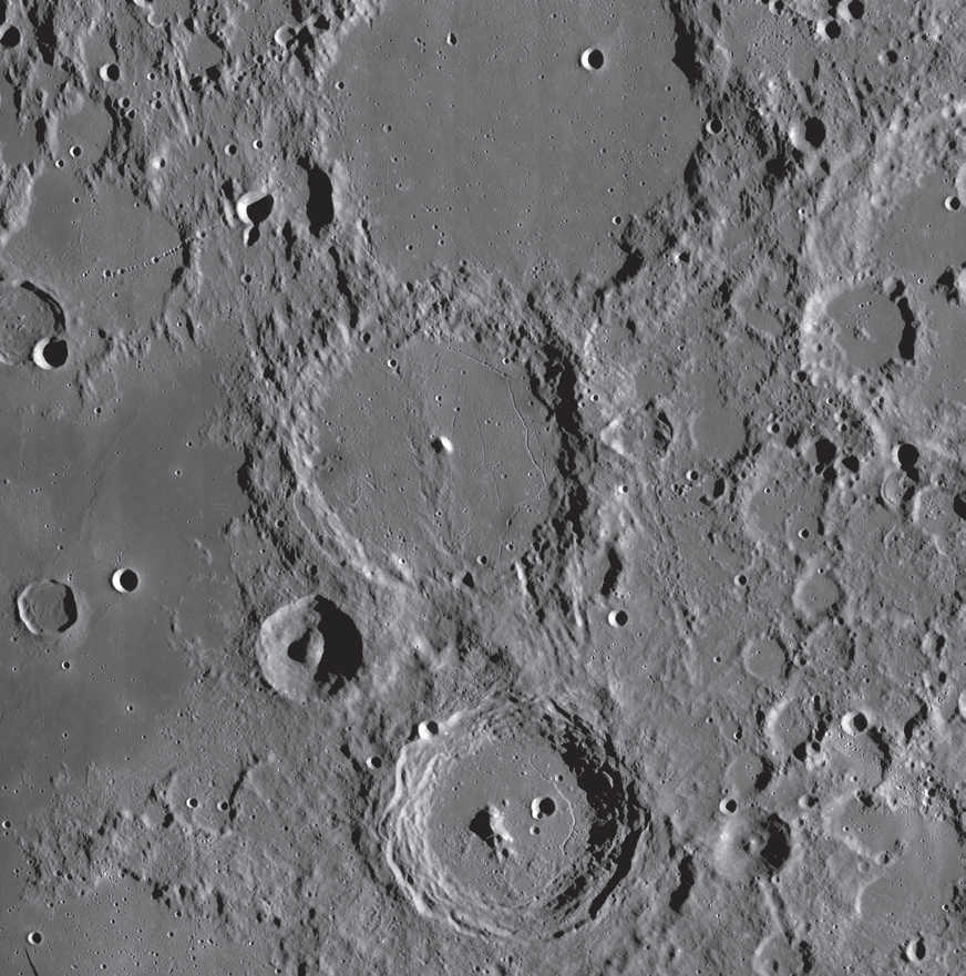 Ptolemaeus, Alphonsus e Arzachel: aqui encontram-se muitos alvos de observação num espaço limitado. NASA/GSFC/Arizona State University