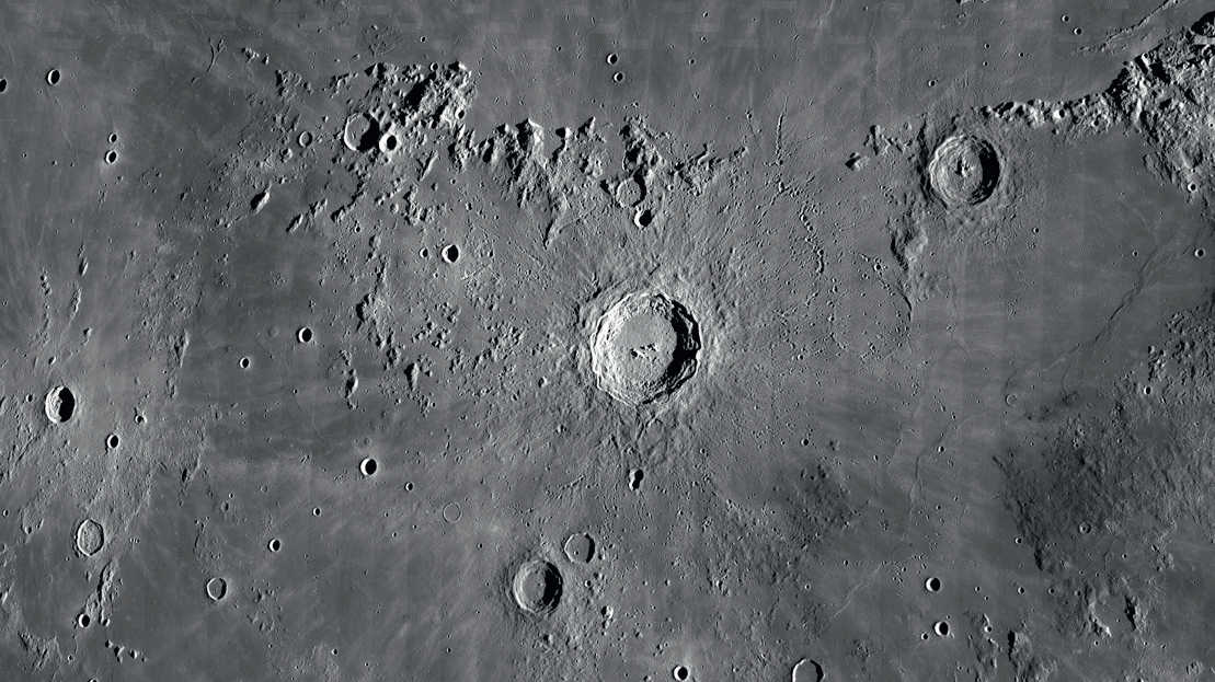 Muitos observadores consideram Copérnico a mais bela cratera lunar. 