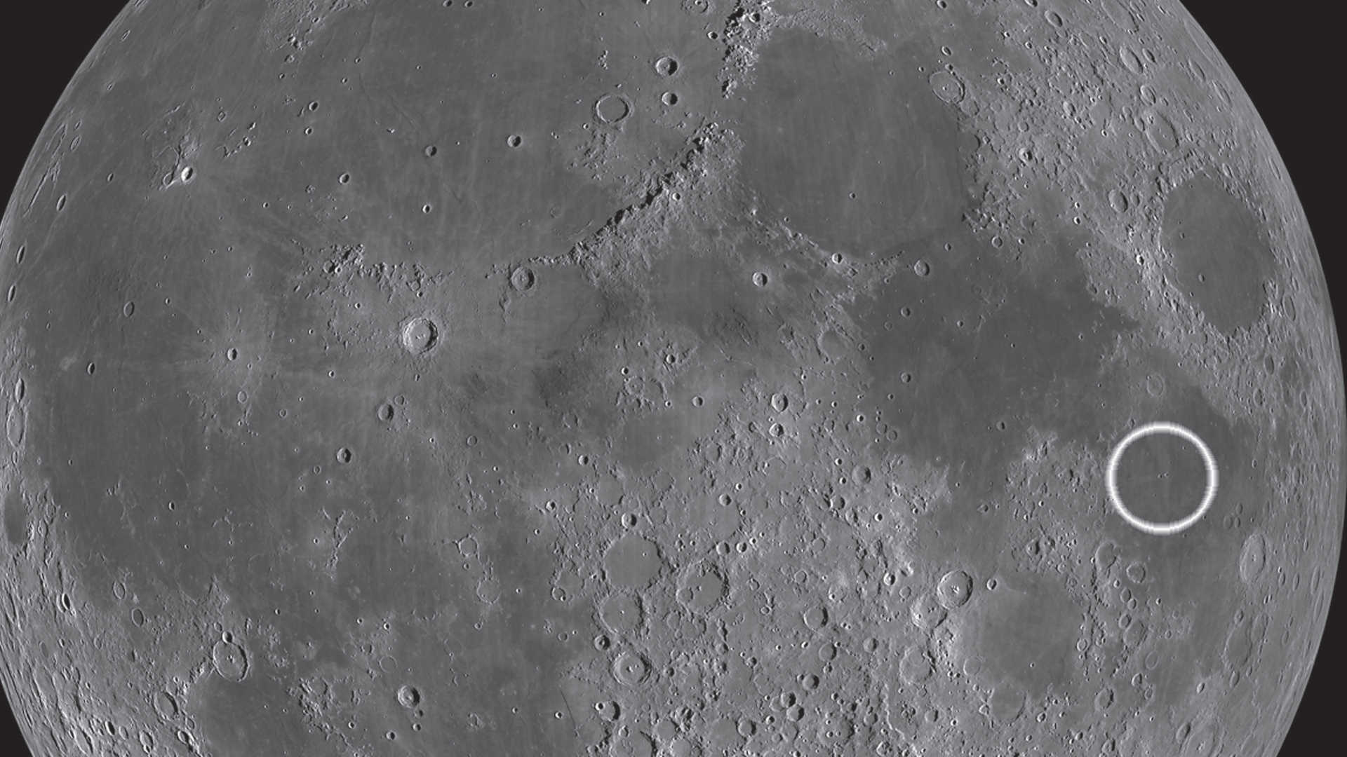 As duas crateras Messier e Messier A encontram-se quase no centro do Mare Fecunditatis. O padrão de ejeção alongado de Messier A é único. NASA/GSFC/Arizona State University 