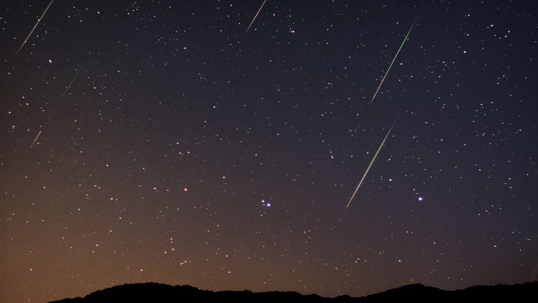 Fotografia de 4 rastos das Perseidas, fotógrafo: Sebastian Voltmer 