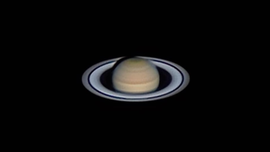Saturno com o seu sistema de anéis (fotografia de Carlos Malagón, Espanha em setembro de 2019, através de um Omegon Pro RC 304, ADC e a veLOX 224C)