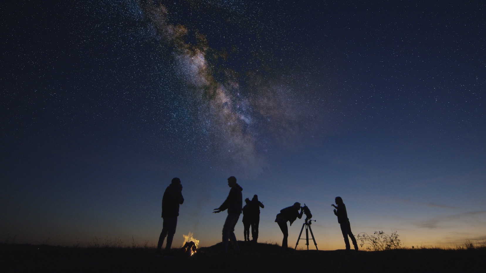 Partilhar as maravilhas do céu noturno com amigos e família. Frame Stock Footage/Shutterstock.com