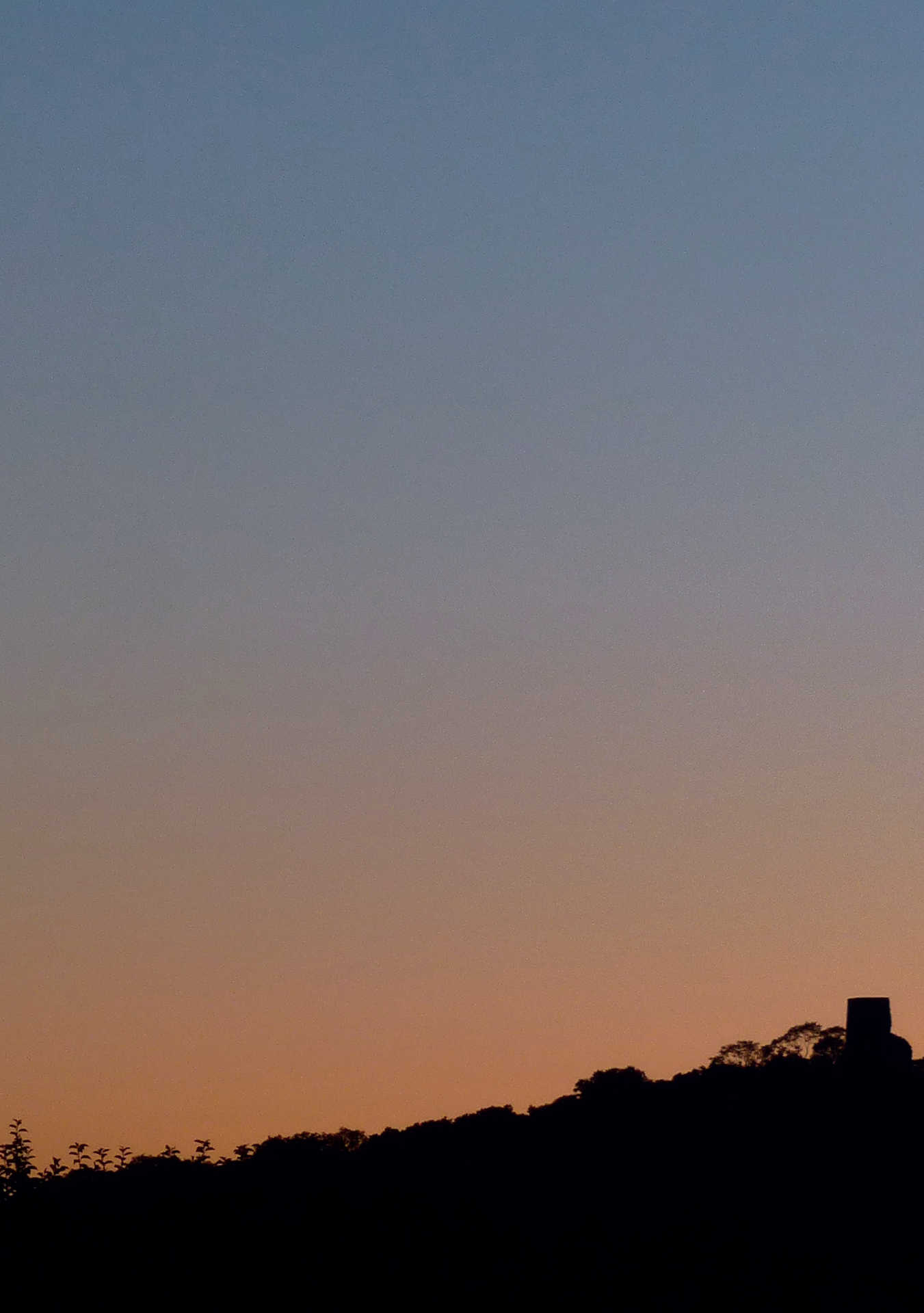 Mesmo que um céu sem nuvens seja um prenuncio de uma boa noite de observação, os fatores atmosféricos podem interferir na qualidade da observação. Nico Schmidt 