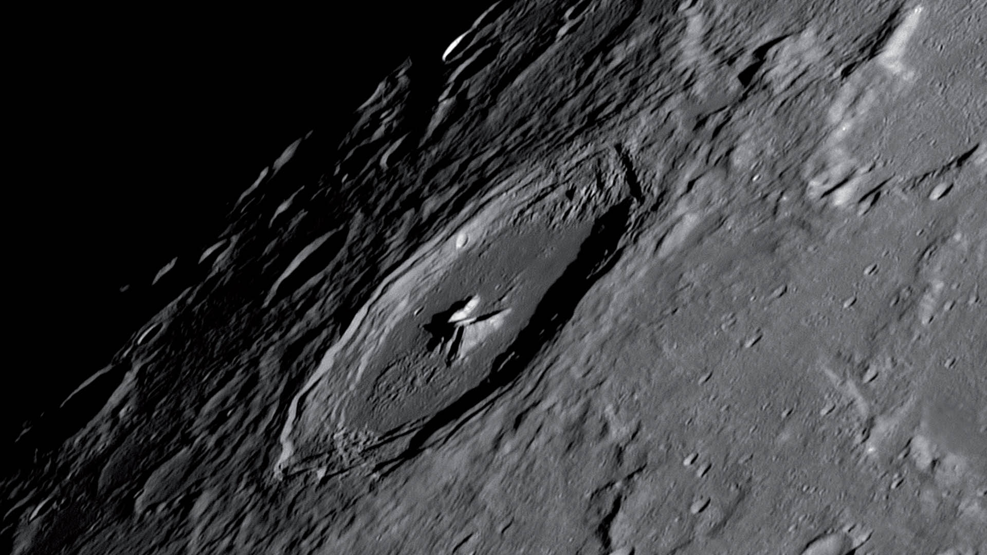 A superfície lunar representa sempre um motivo fascinante e, com o software certo, os mais finos detalhes podem ser extraídos de um vídeo. M. Weigand