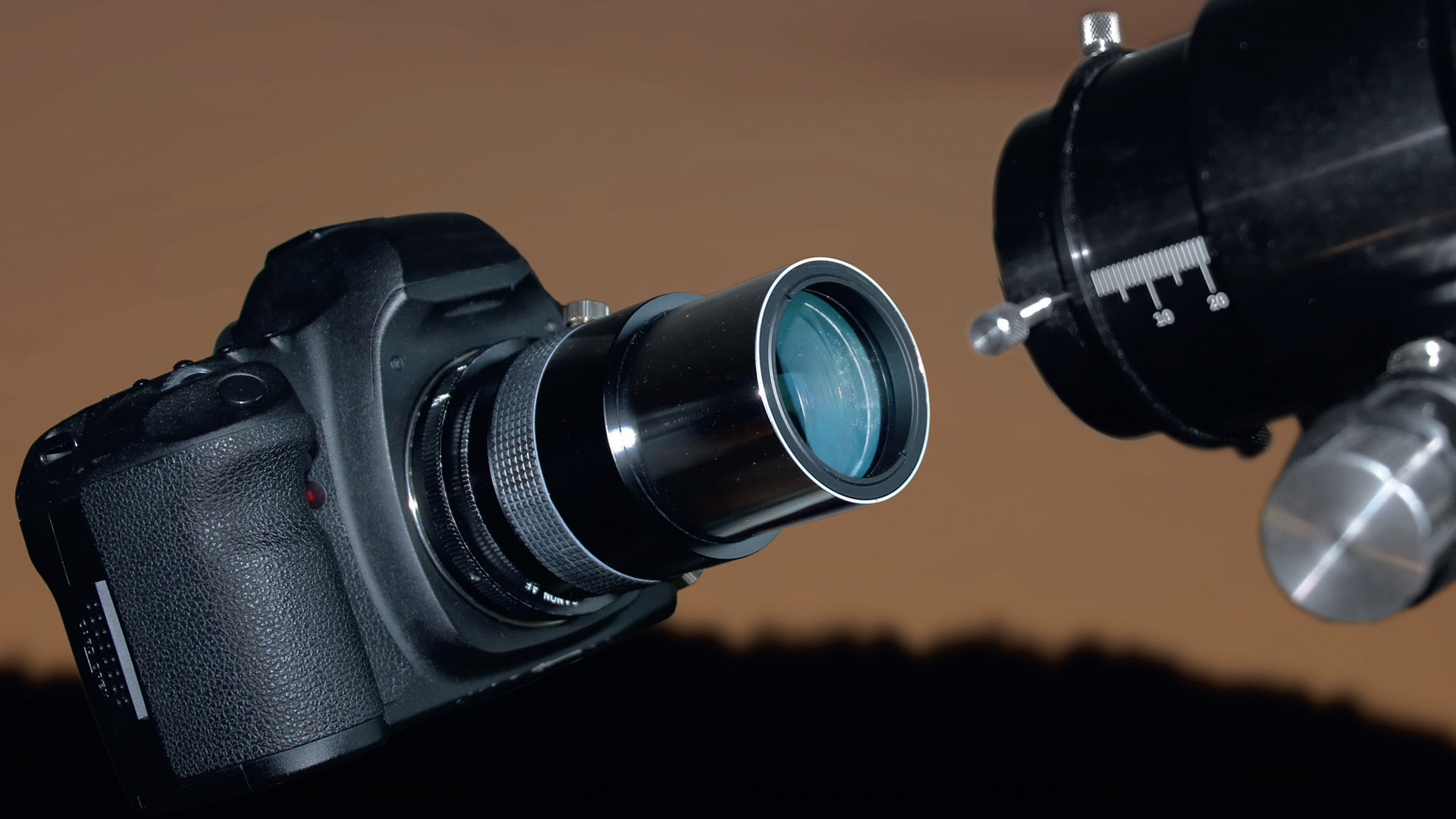Os “reducer” são sistemas de lentes para a redução da distância focal do telescópio e estão disponíveis em diferentes variantes e com diversos fatores de redução. M. Weigand