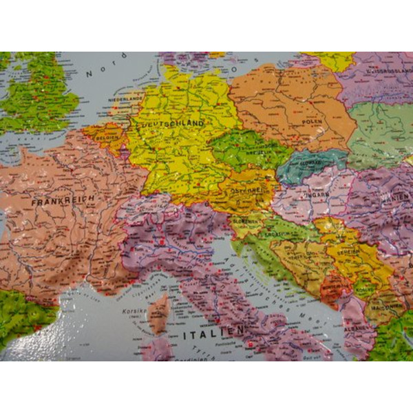 geo-institut mapa de continente GEO Institute Silver line continental political relief map of Europe (in German)