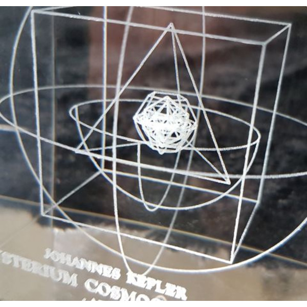 AstroMedia O segredo do mundo de Kepler em vidro