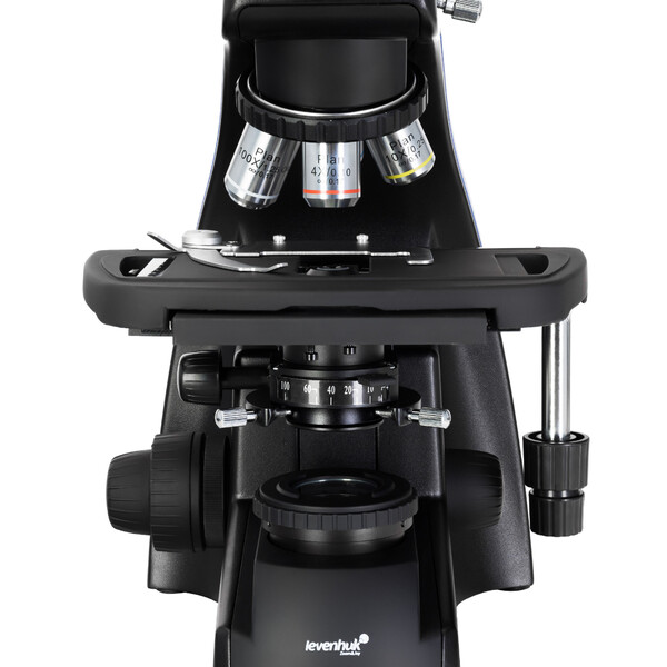 Microscópio 870T
