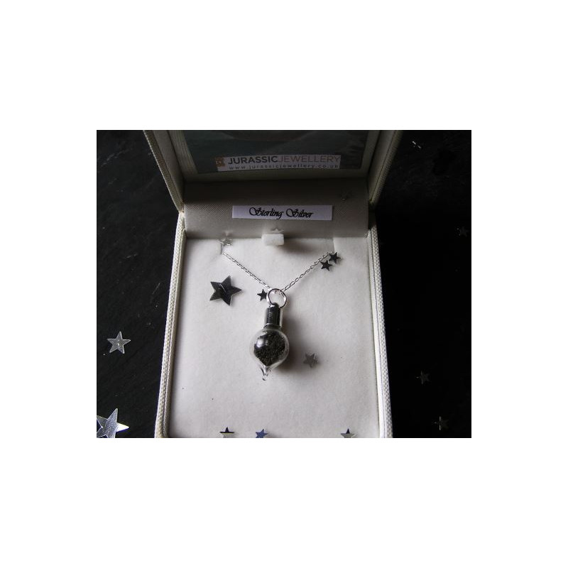 Jurassic Jewellery Colar de pó de meteorito (forma de gota)