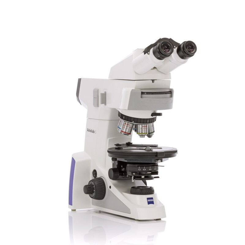 ZEISS Microscópio Axiolab 5 Pol, bino, infinito, plano, 5x, 10x, 20x, 50x, 10x/22, Dl, LED, 10W, 5xH Pol codificado, incl. amostra de polarização Pol e micrómetro de gratícula
