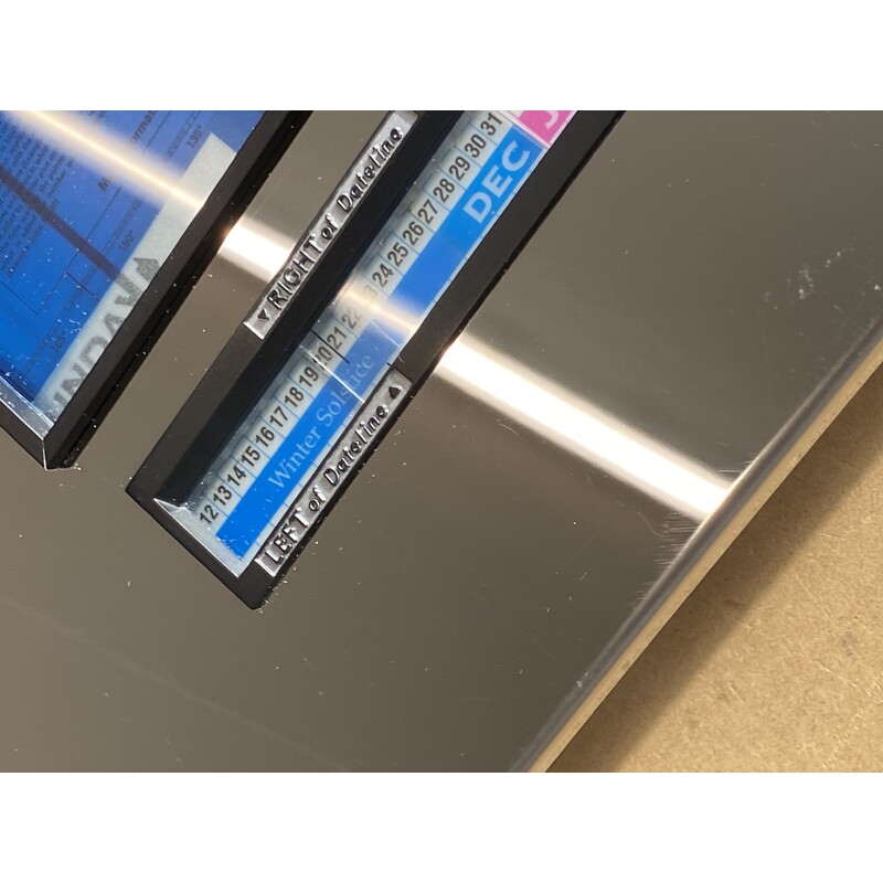 Geochron Original Kilburg in polierter Edelstahlausführung und schwarzen Zierleisten (Normale Gebrauchsspuren)